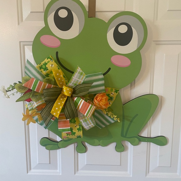 Green Frog Door Decoration with Bow
